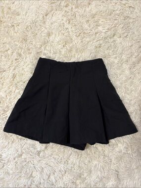 Women’s Black Pleated Mini Skirt